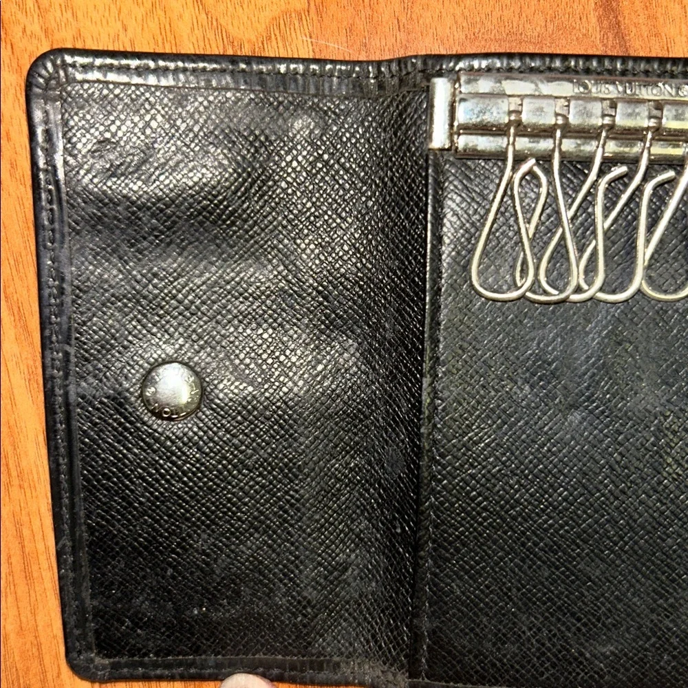Authentic Louis Vuitton Epi Leather 6 Key Holder Wallet